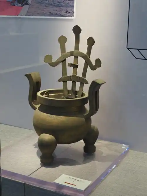 唐山博物馆清东陵文物展之铜镀金香炉
