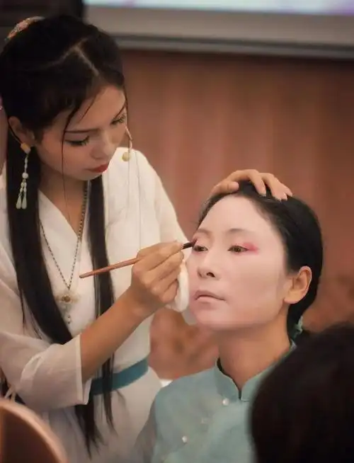 松湖书院 | 品戏曲黄梅,赏妆造之美_化妆