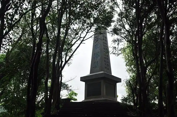 东征阵亡烈士墓