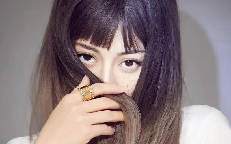 迪丽热巴俊俏个性壁纸-美女壁纸-高清美女图片-第3图-娟娟壁纸