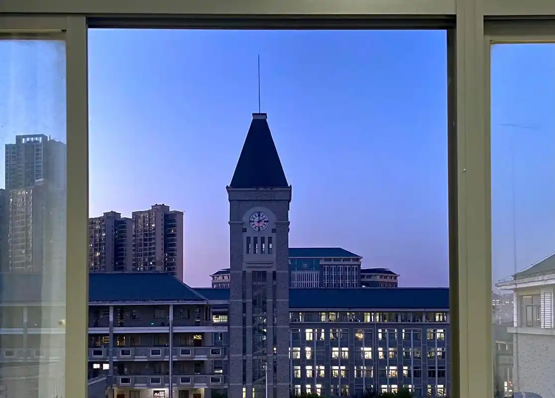 湖南第一师范学院摄影摄像  #校园 #每一帧都是热爱  蓝 - 抖音