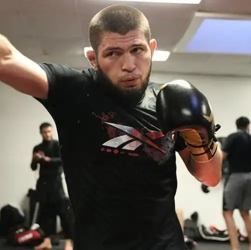 ufc小鹰:外面发生什么我不知道!一直在努力训练!