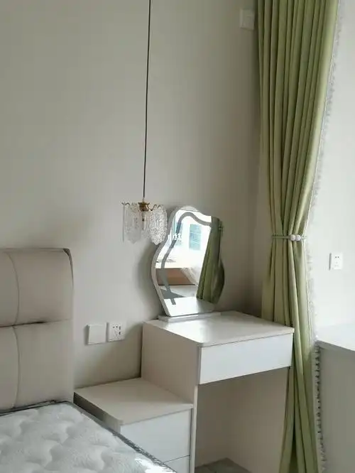 木工做的梳妆台