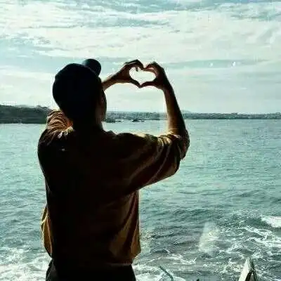 安奈 高清水边背影男头:只要对象换得快 没有悲伤只有爱_男生头像_我