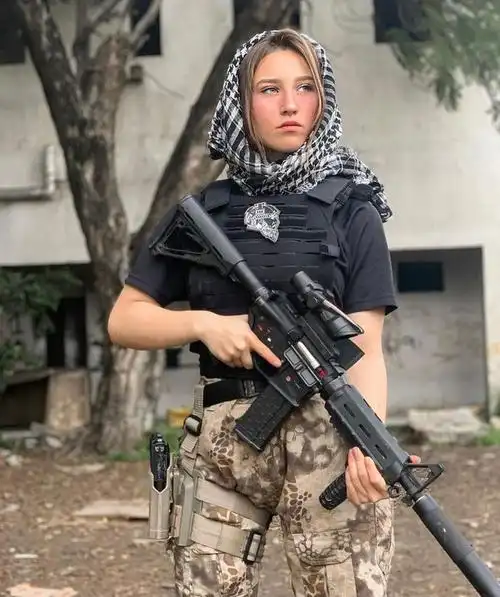 以色列美女宪兵的致命诱惑力纳塔利娅迪夫耶夫私人照片集