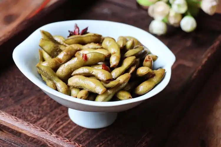 五香毛豆做法很简单,用料也易得,在家也能轻松做,味道丝毫不逊色外面