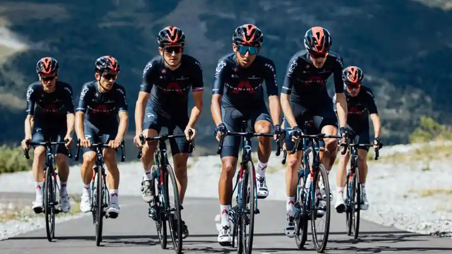 整装待发 英力士-掷弹兵车队准备好了!