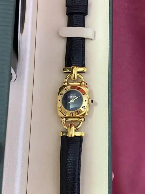黑盘gucci古驰鳄鱼皮女士石英手表
