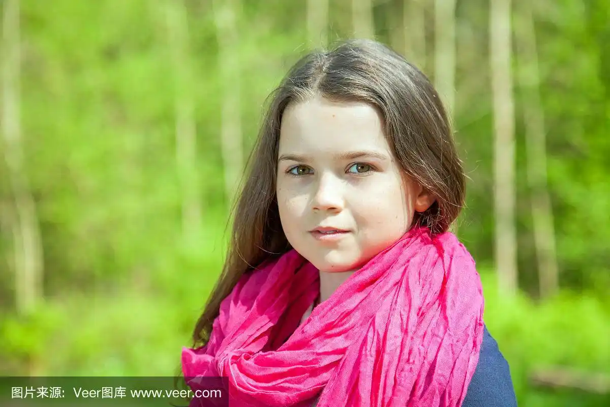 森林里的小女孩