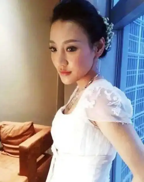 原创这4位死法很惨的明星,图一不小心摔死,而她最惨被捅了65刀