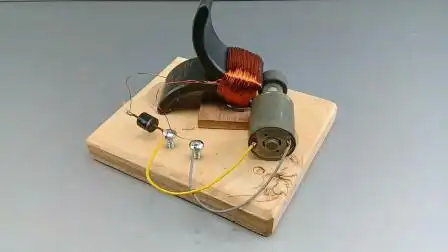 用铜线和磁铁制造电磁感应发电机