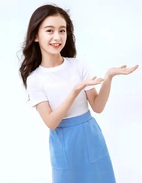 女童星11岁需画浓妆,打扮成熟不见少女感,这样成长合适?