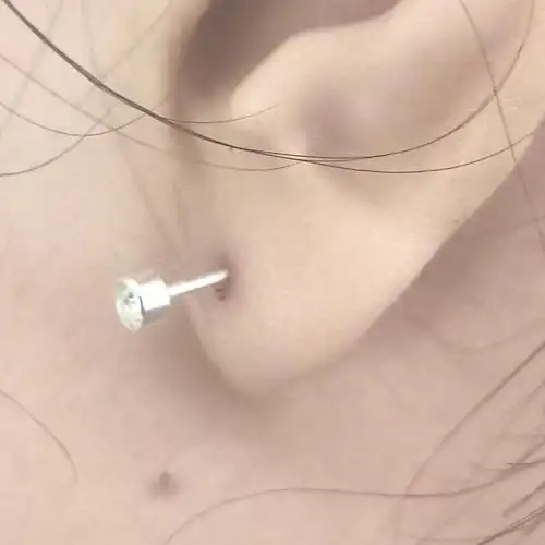 大无语事件 耳洞堵了一半!我捅开了!