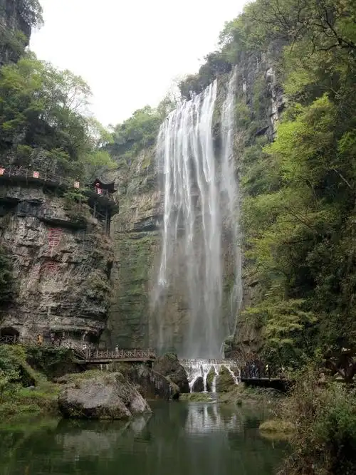 湖北宜昌三峡瀑布