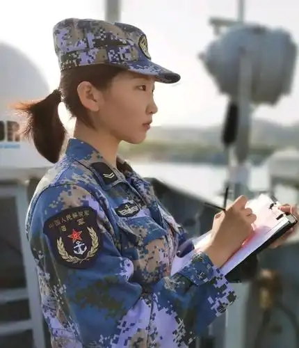 海军战士祝海军71岁生日快乐(女神版)