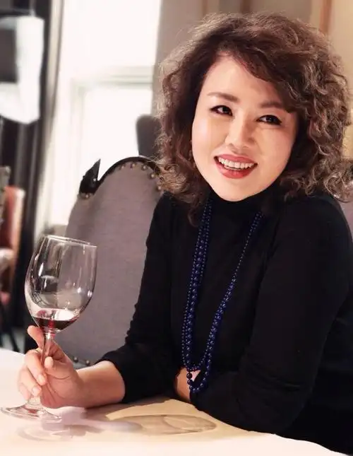 央视四大破鞋央视四台女主持人("央视名嘴"方静:深陷"间谍门"事件)