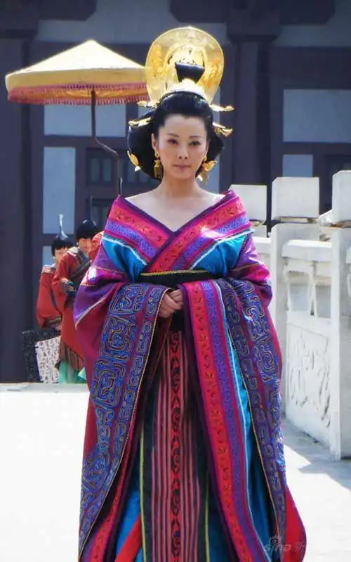 《母仪天下》袁立饰王政君《母仪天下》郭珍霓饰赵合德新浪娱乐讯 一