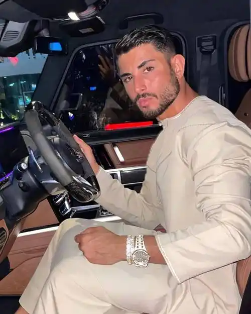 沙特王子再爆奢华生活别墅飞机不如胸肌抢眼这腱子肉多少豪车也换不到