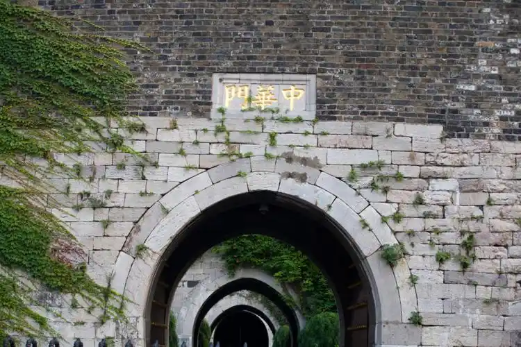 南京旅游景点推荐经历600年依然健在的中华门古城堡中的代表