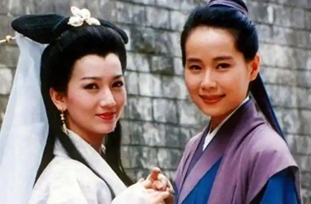 看了赵雅芝和叶童同框才明白,骨相美皮相美的区别在哪,优雅贵气|裙装|