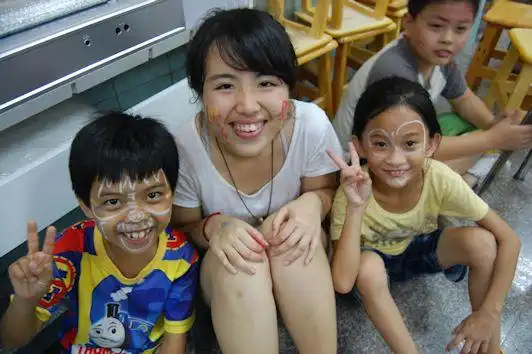 超high晚会,惩罚要画脸(中文二_林亚纯提供)