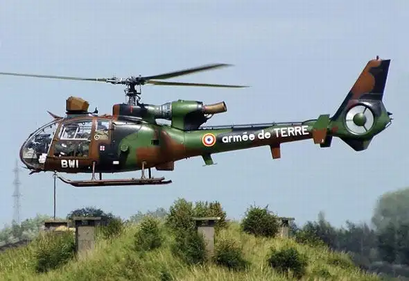 图文法军陆航部队小羚羊攻击直升机