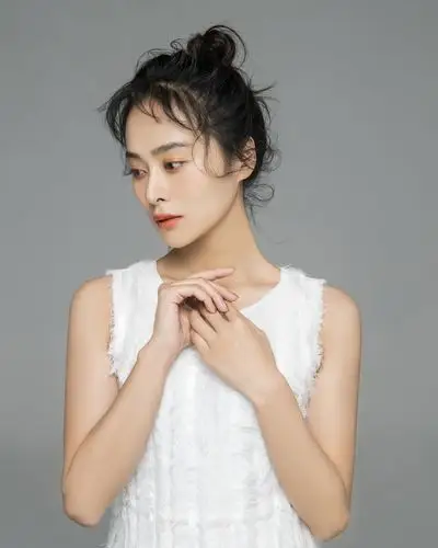 程琤时尚写真曝光气质优雅妆容精致