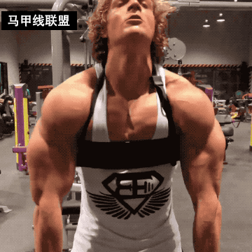 十年健身路,他不断的努力,练出一身迷人的肌肉,胸肌还能跳舞!