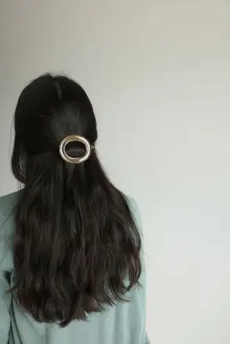 amber hairclip