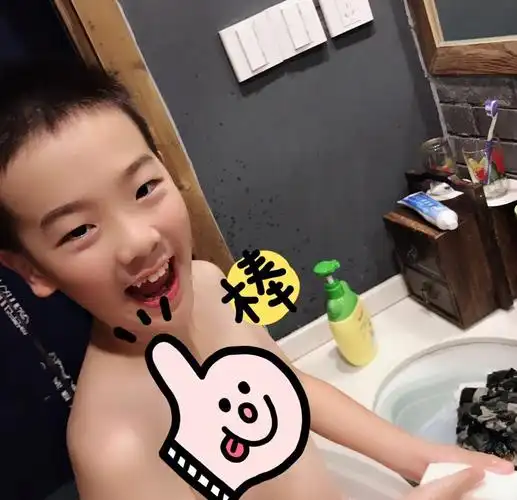 夏令营活动是走出课堂学习书本上学不到的知识,开阔了