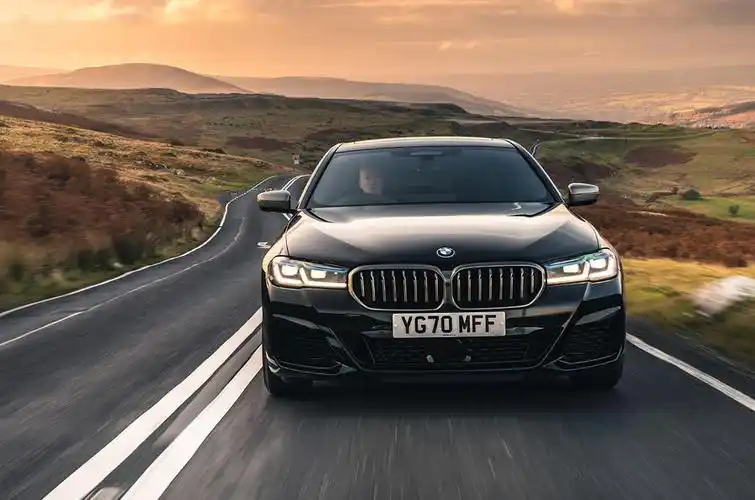 m5的小老弟中期改款宝马5系m550i大量实拍图发布