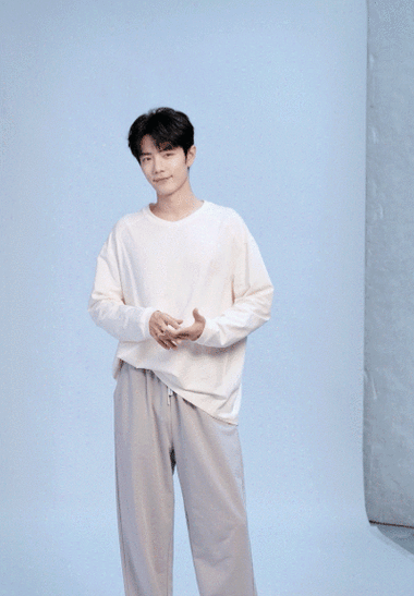 肖战的舒适日常##肖战猫人全球品牌代言人