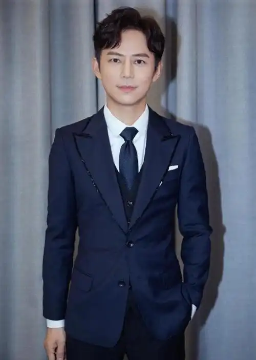 何炅是同性恋吗何炅与某男子十指相扣照片流出