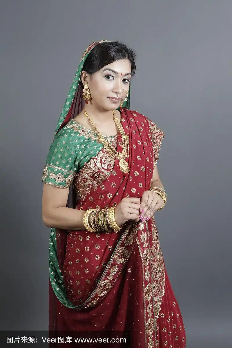 穿着纱丽的印度女人