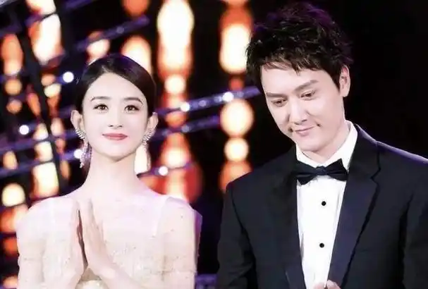 赵丽颖冯绍峰牵手逛街怎么回事赵丽颖冯绍峰什么时候开始在一起的