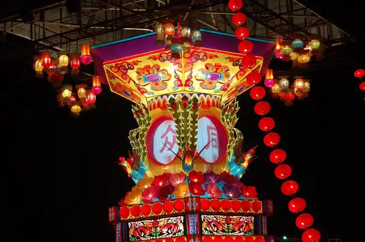 不一样的花灯(上部)