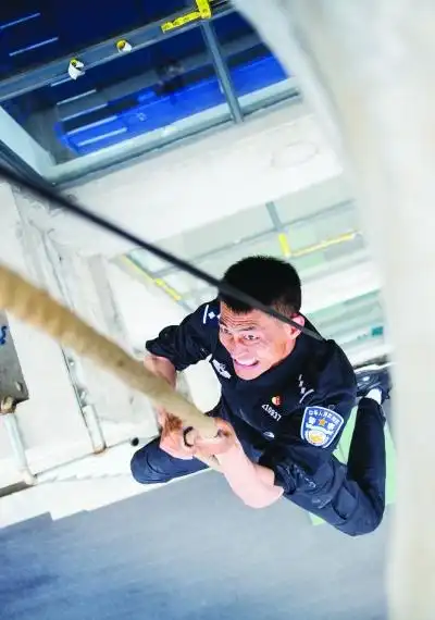 龙虎突击大队刘传佳亮相央视新媒体平台他是南京特警的王牌战将