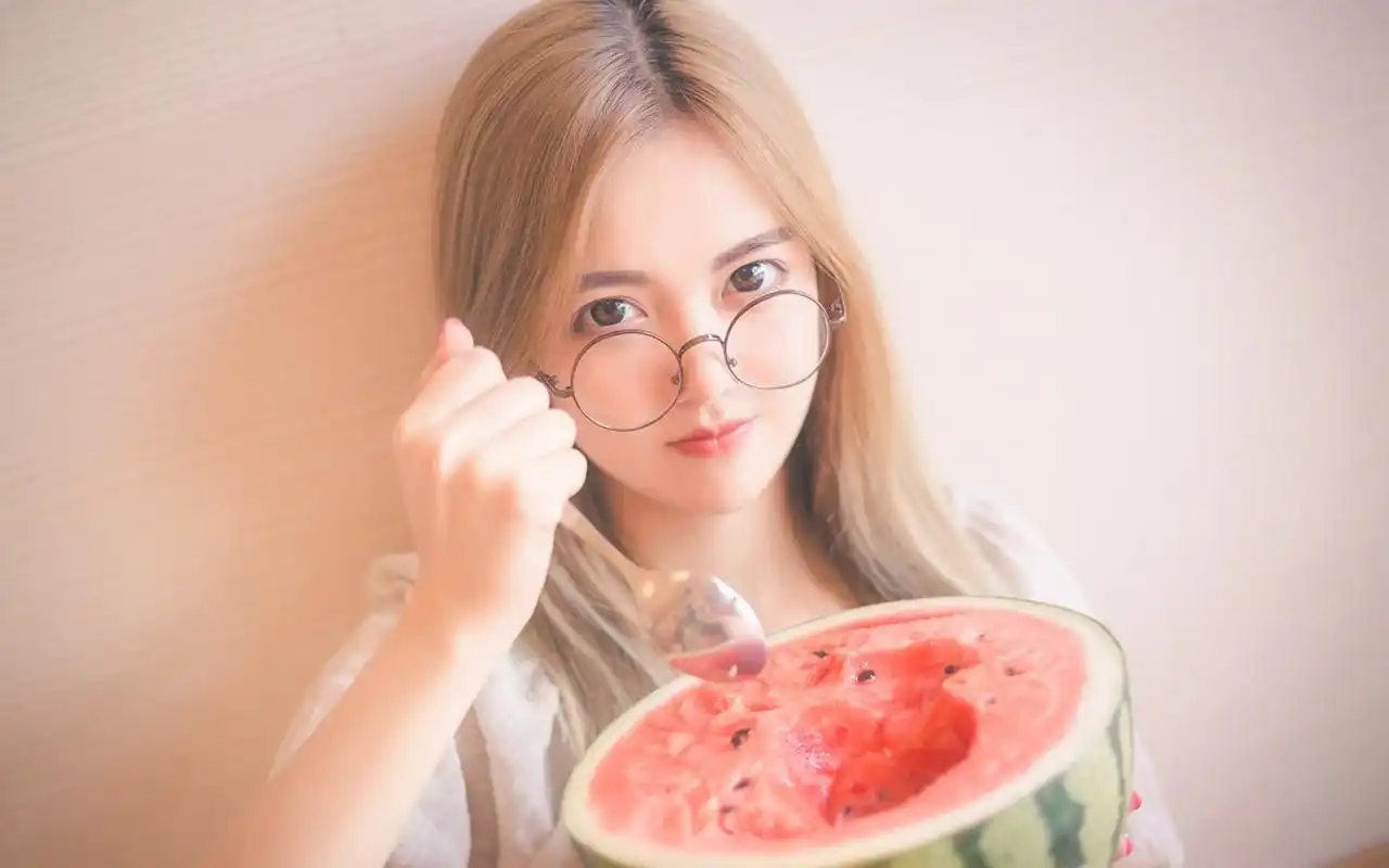 灵动可爱美女性感私房图片桌面壁纸