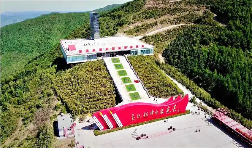 宁夏固原市境内六盘山主峰上的红军长征纪念馆,已成为无数人追寻先烈