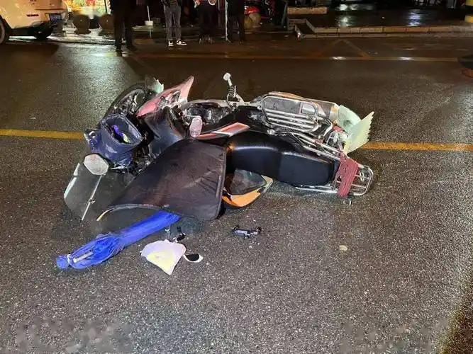 未观察起步撞车,粗心司机负全责!_车辆_事故_机动车