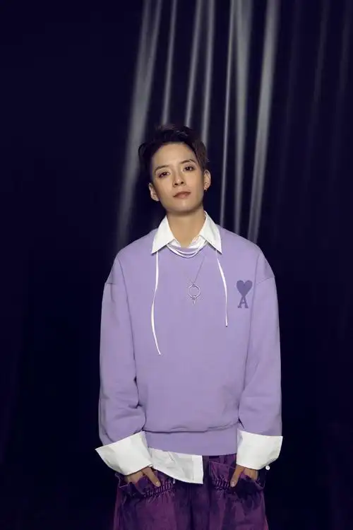 刘逸云出道后多数时间都在海外发展,这次回到中国参加《创造营2021》