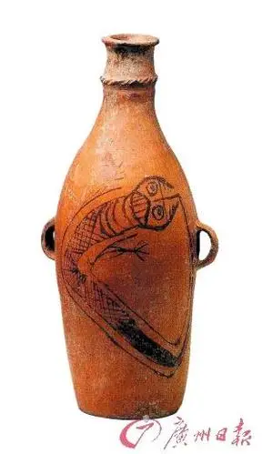 图/广州日报记者 金叶鲵鱼纹彩陶瓶(如左图所示)是新石器时代庙底沟