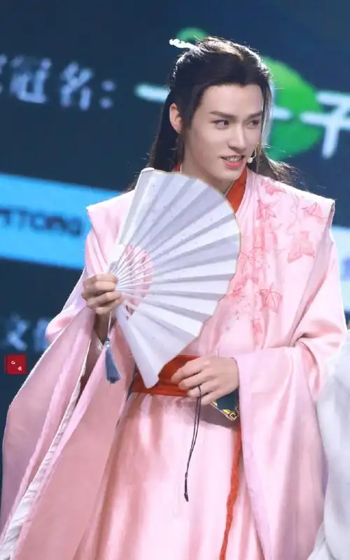 龚俊粉衣温客行##龚俊温客行苏州相逢