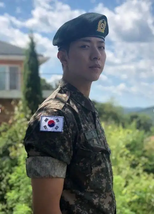 网议因军装让人更有好感韩星玉泽演根本复仇者联盟