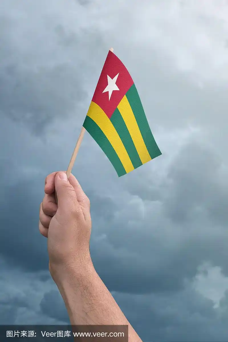 多哥国旗高高飘扬