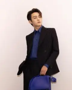 许凯(8)许凯(1995年3月5日-)[1],出生于广东深圳,中国内地男演员,模特