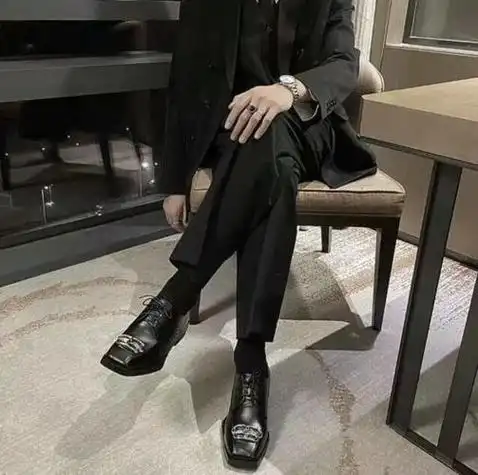 西装帅气男生头像