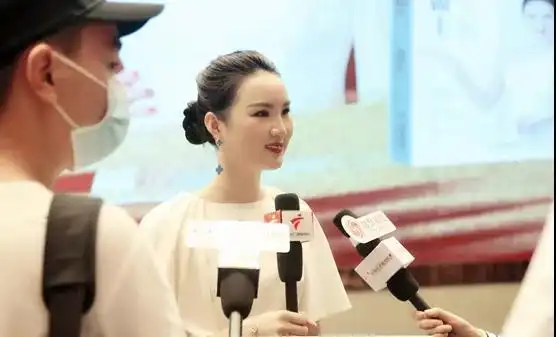 李秋婷新时代女性楷模艺凡老师顶级演讲导师带你开启新篇章