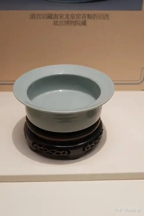 "博物馆里的瓷器史"31南宋61龙泉窑青釉凤耳瓶(故宫博物院藏)