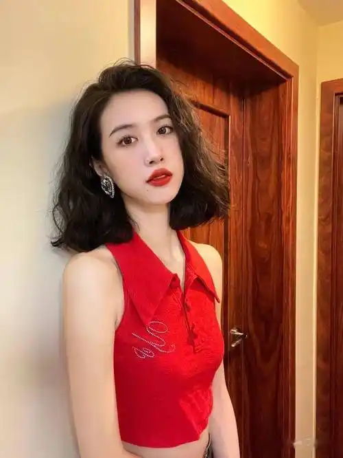 "复古港风烫发"女孩,年底烫发约起来!_发型_刘海_头发